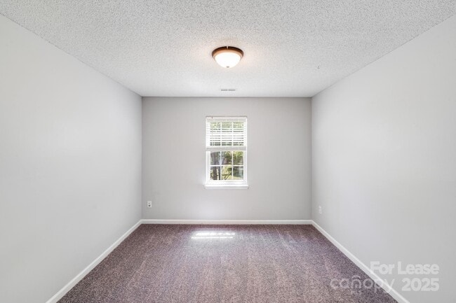 Building Photo - 16024 Kirsten Nicole Rd