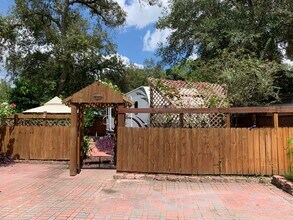 Building Photo - 611