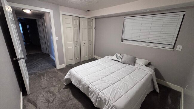 Building Photo - 1238 Newport Ln