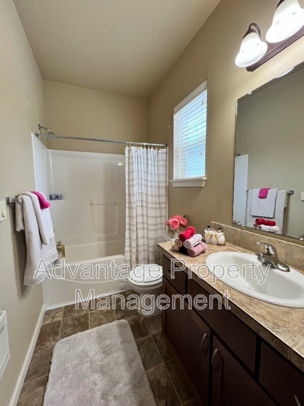 Building Photo - 523 Catron St N