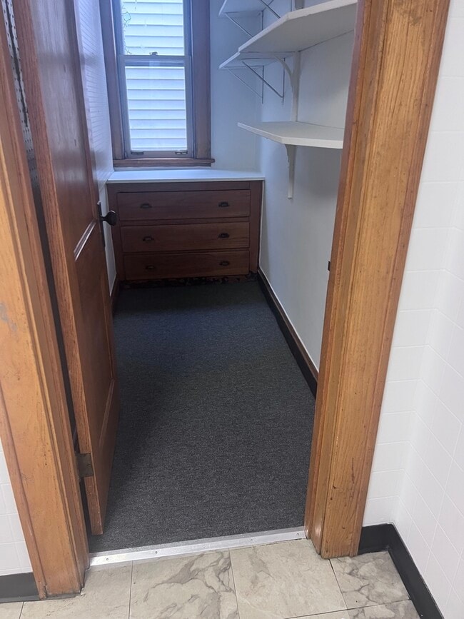 Building Photo - 13 W Quincy St