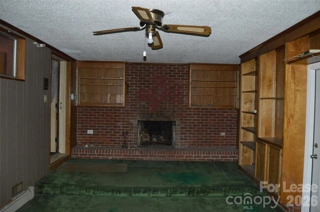 Building Photo - 516 S Green St