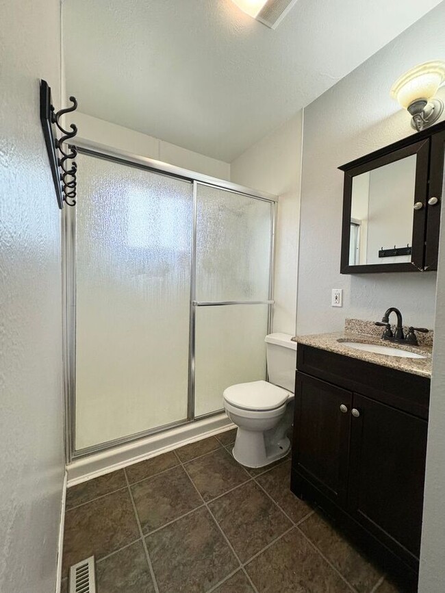 Building Photo - Charming Updated 3bd, 1bath Home In SW Lov...