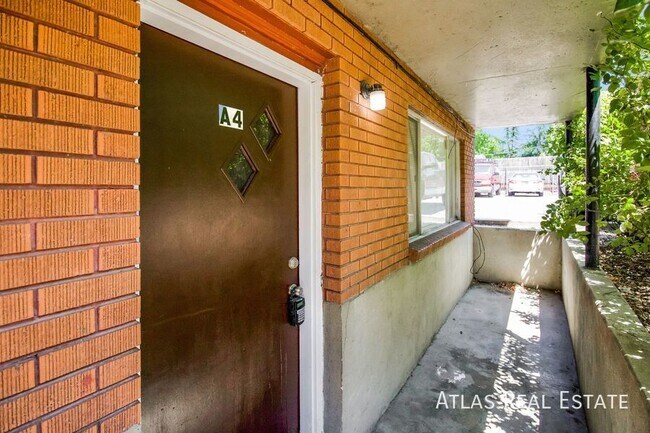 Building Photo - 1363 Emery St W