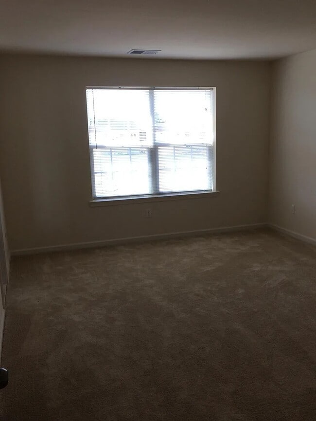 Building Photo - 535 Liam Pl