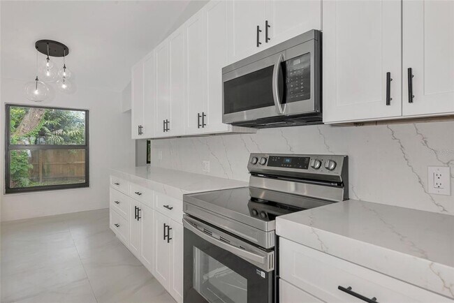 Building Photo - 1658 Ridgewood Ln