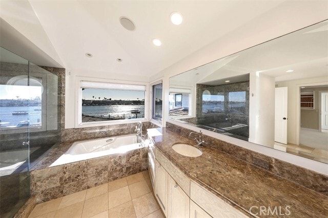 Building Photo - 2636 Bayshore Dr