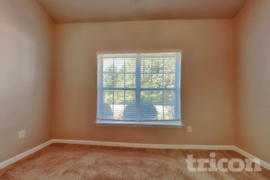 Building Photo - 156 Lakemont Dr