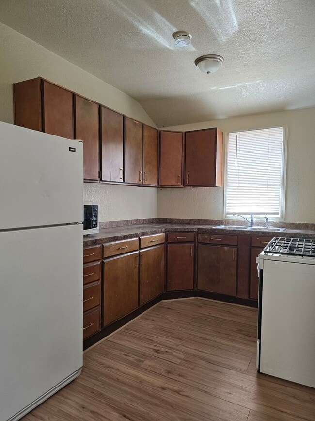 Building Photo - Cozy 2 Bedroom Cottage