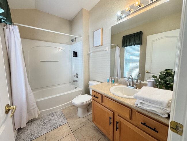 Building Photo - Fully Furnished 5-Bed End-Unit Townhome with Hot Tub in Gated Coral Cay! WASHER & DRYER INCLUDED!