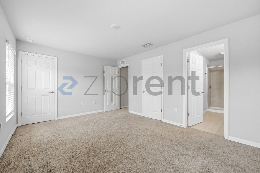 Building Photo - Unit