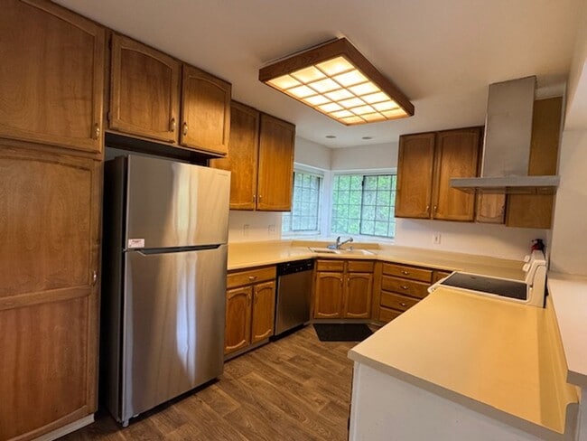 Building Photo - Two bedroom country charmer close to Occidental $2800.00