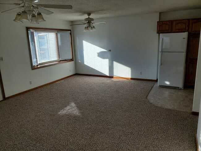 Building Photo - 2 bedroom duplex with 2 car attached garage!