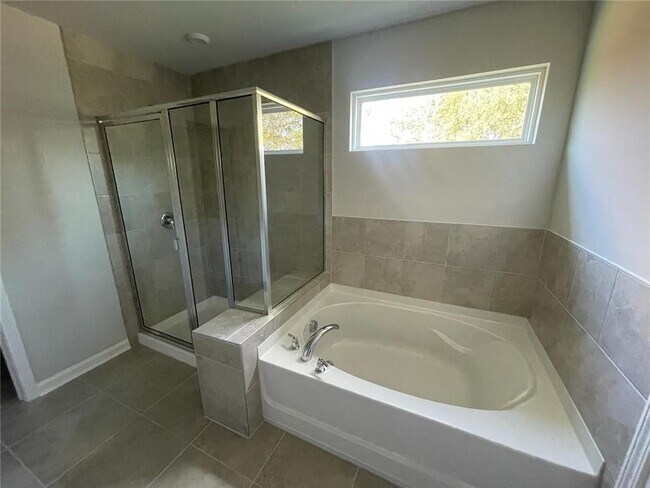 Building Photo - 3156 Morgan Hill Dr SE