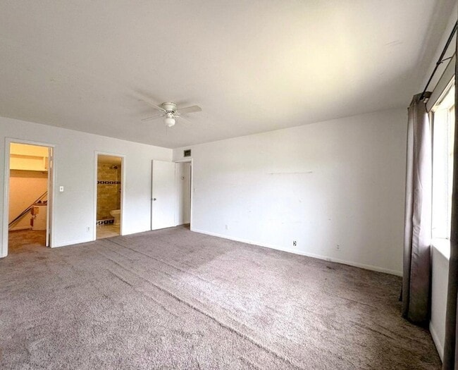 Building Photo - 12 NE 19th Ct