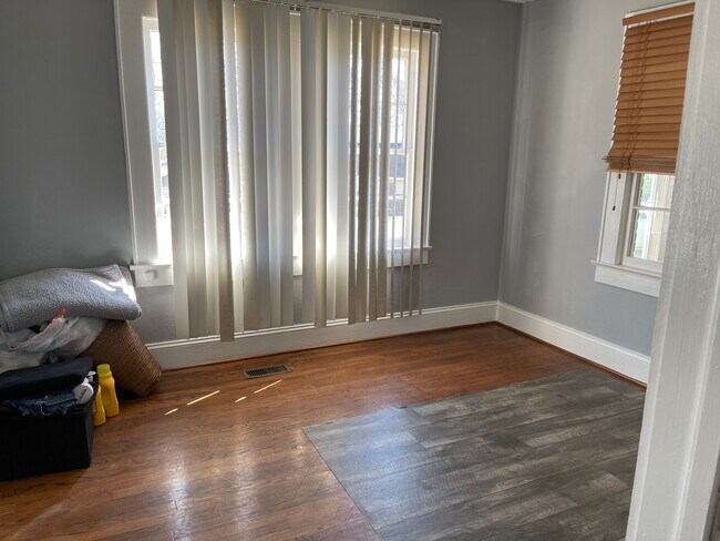 Dining room - 2203 2nd St NE