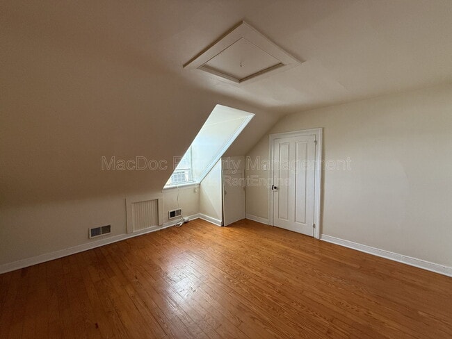 Building Photo - 604 Caroline St