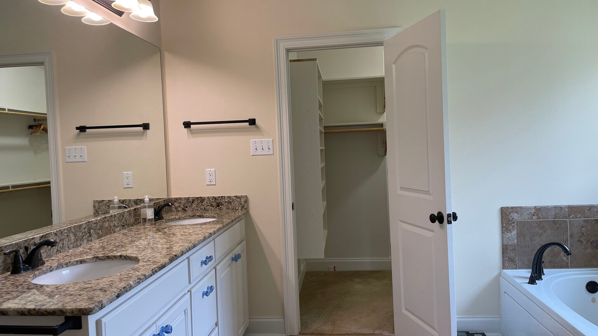 Master bath to closet - 20175 Kingland Dr