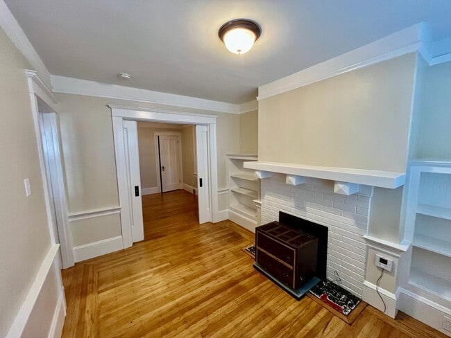 Building Photo - PM0206