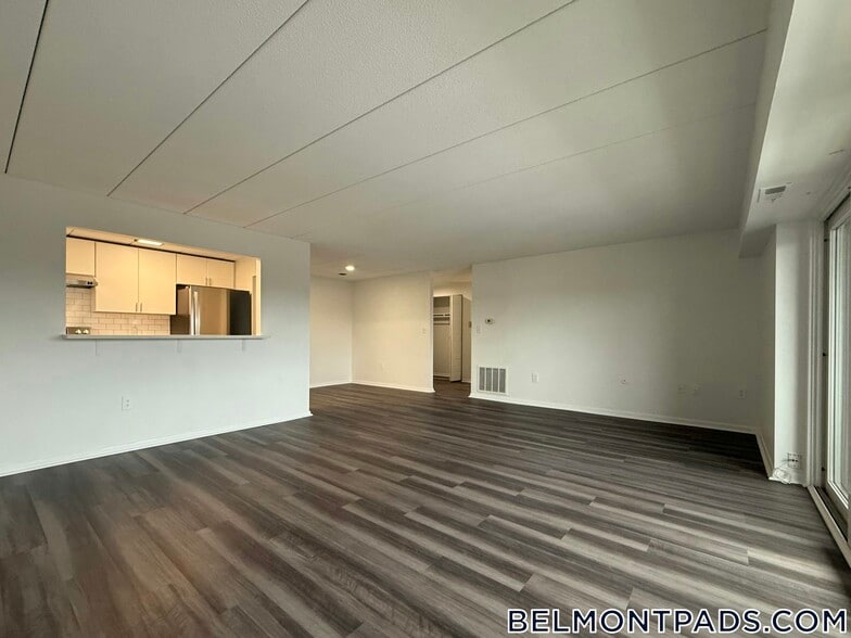 Building Photo - 53 Hill Rd