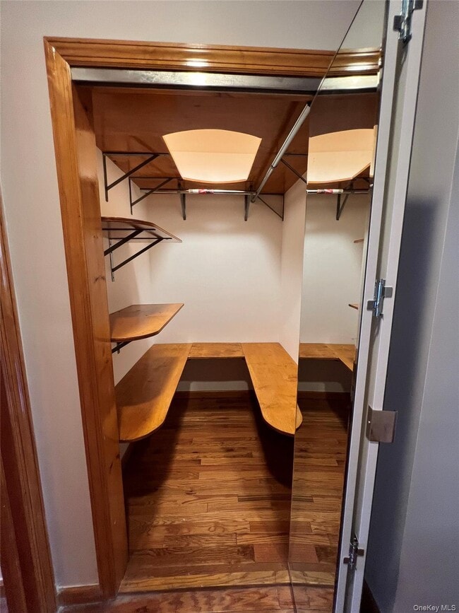 Building Photo - 84-17 Cuthbert Rd