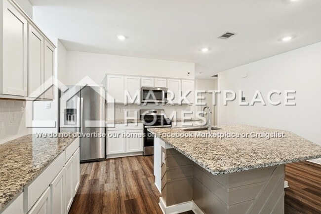 Building Photo - 40345 Cara Mae St