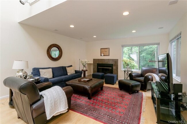 Building Photo - 118 Stone Bridge Square