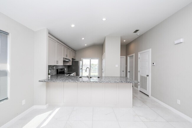 Building Photo - 7106 EL MESON DR