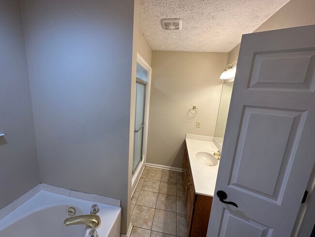 Building Photo - For Lease - 3 Beds, 2 Baths, 2000 SqFt home in N. Mt Juliet