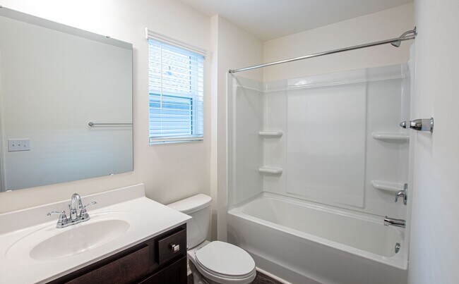 Building Photo - 3BD/2.5 Bath Townhome in Midland Wyntree C...