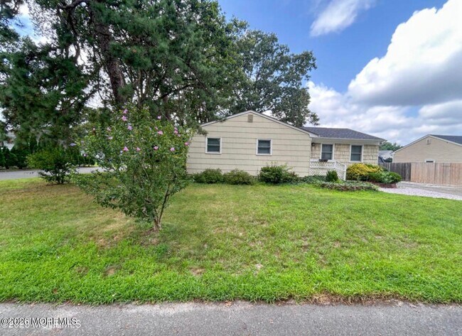 Building Photo - 501 Bismarck St