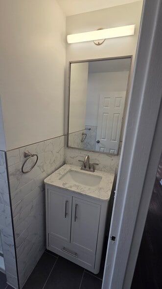 New Bathroom - 165 Vroom St