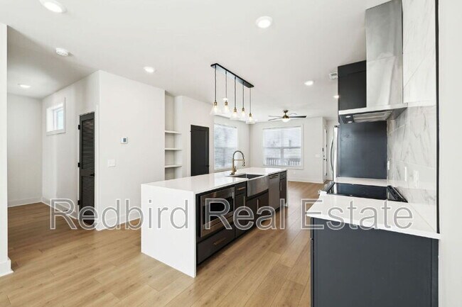 Building Photo - 2109 23rd Ave N