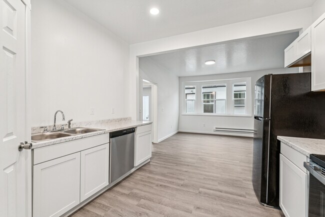 Building Photo - 913