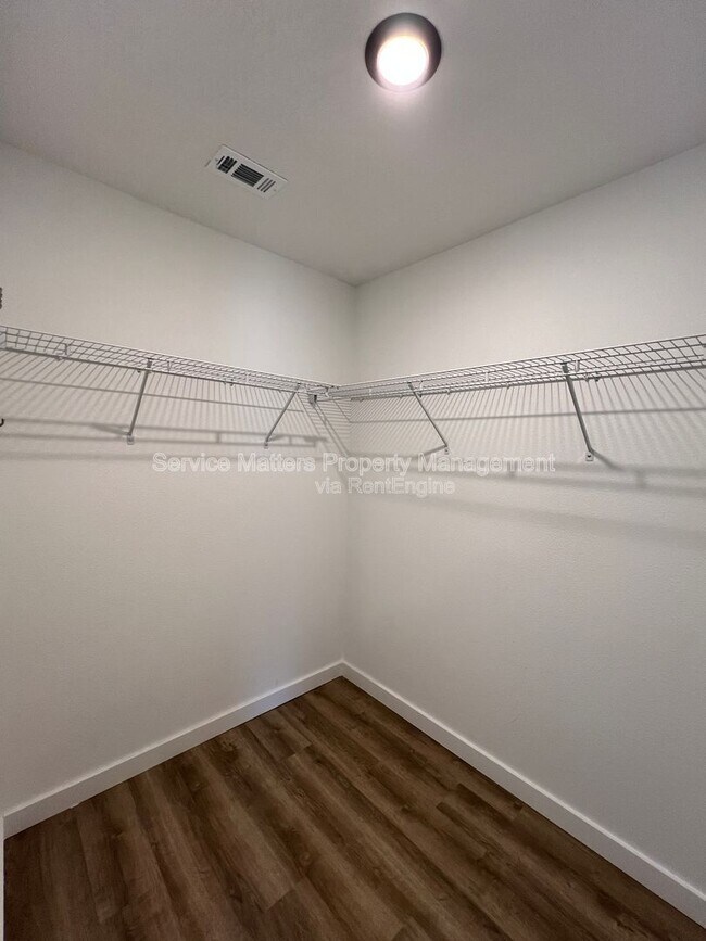 Building Photo - 3241 Damon Dr