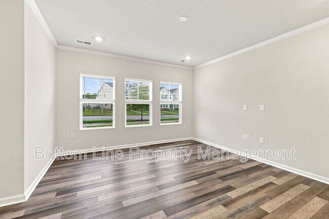 Building Photo - 2312 Kasota Ln