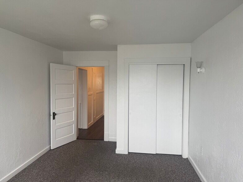 Bedroom 2 - 315 W Halliday St