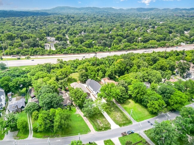 Building Photo - 909B Gale Ln