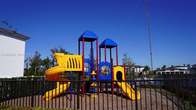 Building Photo - 549 NW 204th St