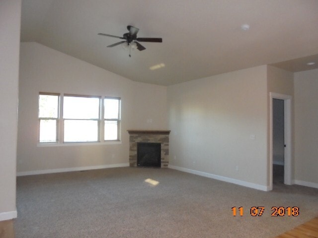 Building Photo - 2981 SW Redmond Hill Rd