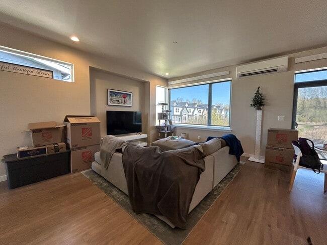 Building Photo - 3 Bedroom 2 Bath Home in Cordata with Garage