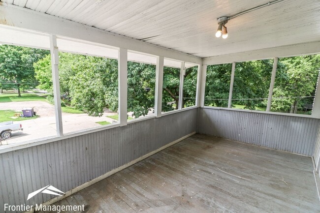 Building Photo - 931 Osage St