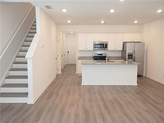 Building Photo - 124 Hazel Dr