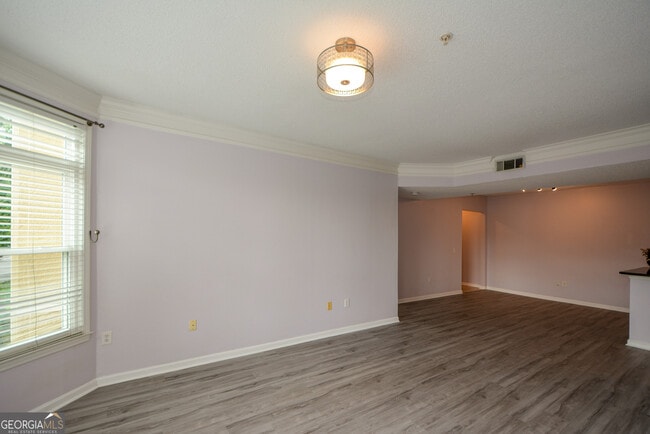 Building Photo - 955 Juniper St NE
