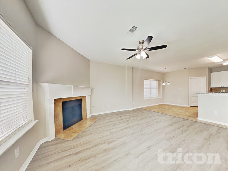 Building Photo - 8026 N Tarrytown Crossing Dr