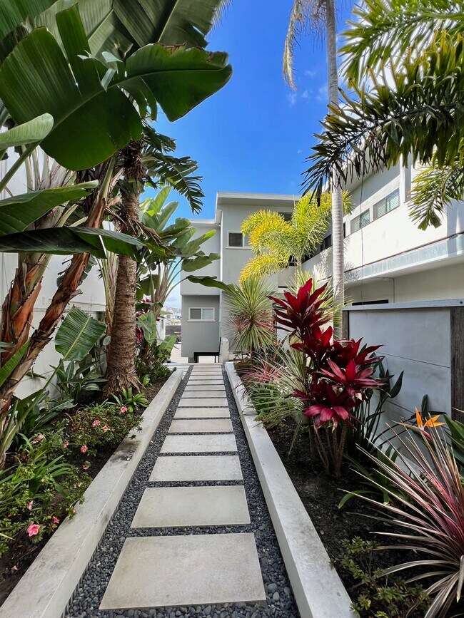 Building Photo - 1702 Hermosa Ave