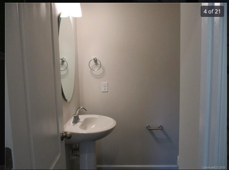 Building Photo - 2230 Killian Creek Dr