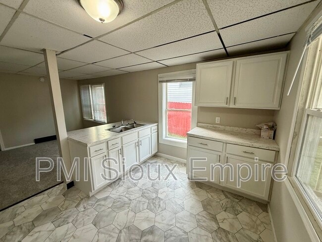 Building Photo - 316 N Sherman Ave