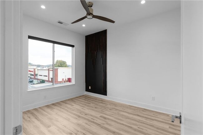 Building Photo - 1155 Custer Ave SE