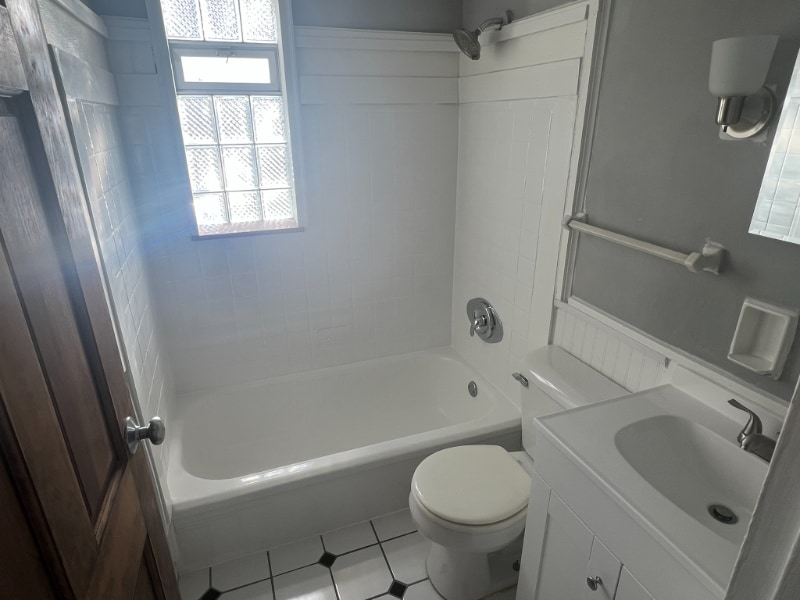 Building Photo - 2519 Indianola Ave